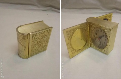 Despertador con forma de libro